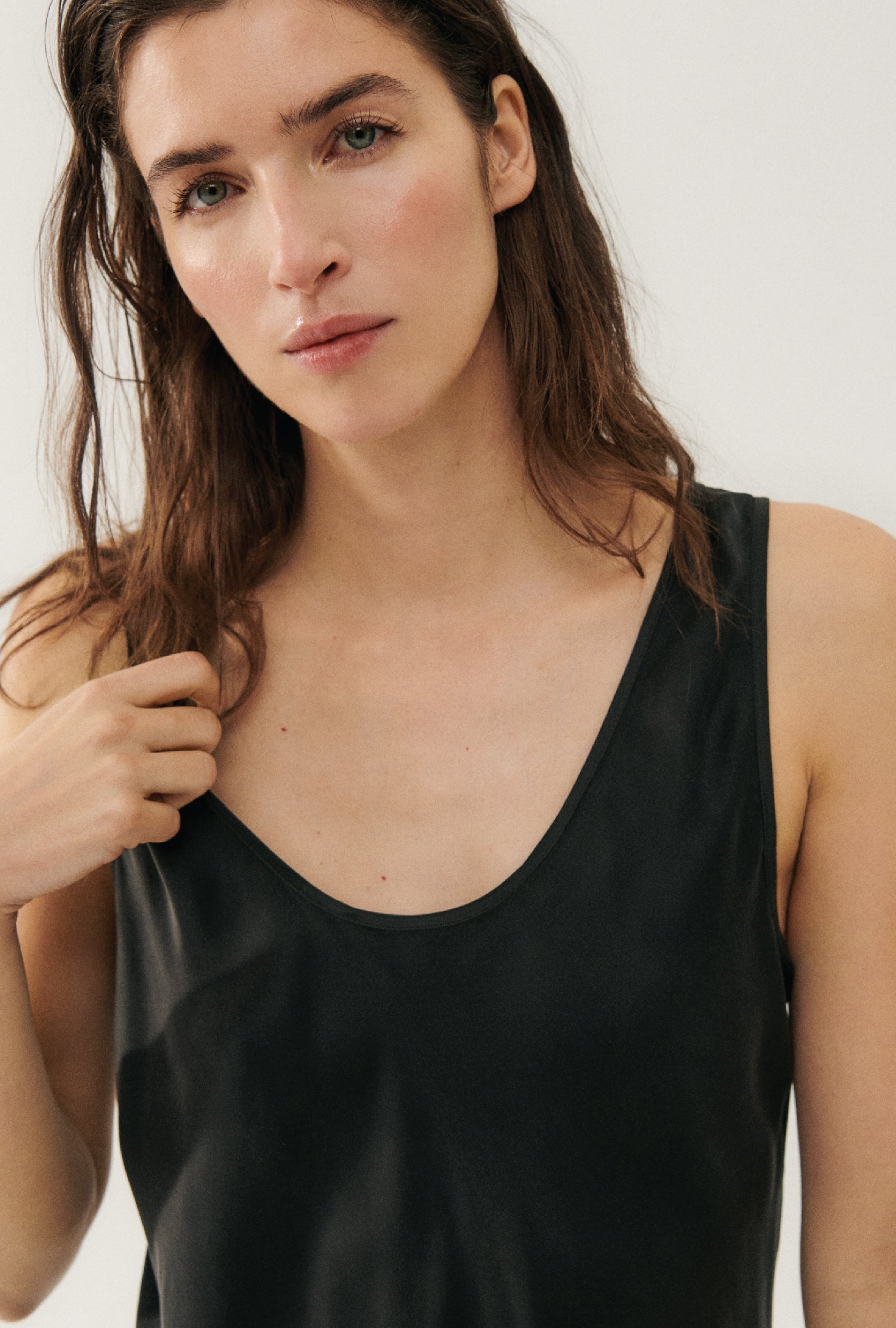 SCOOP NECK DRESS BLACK