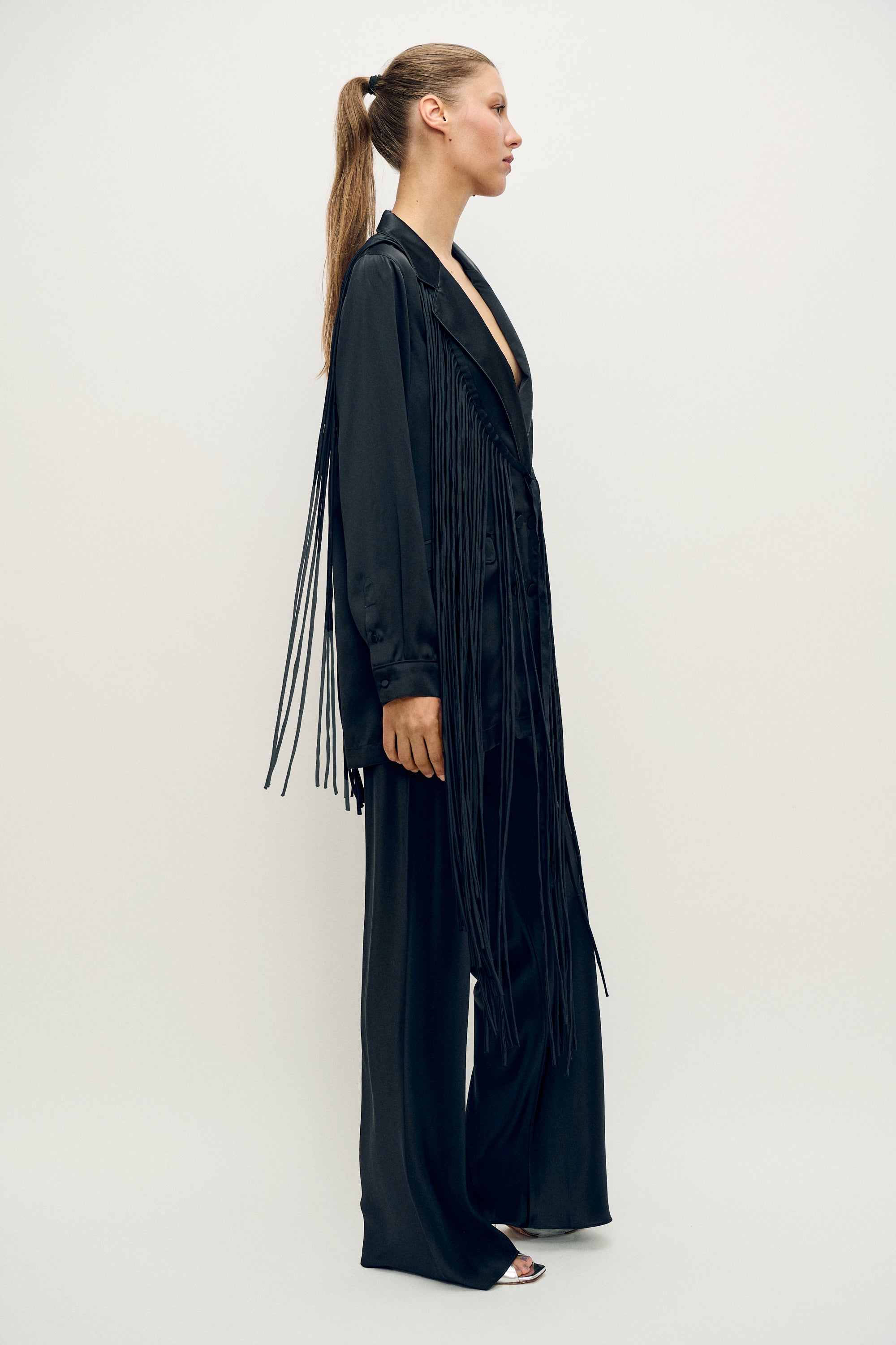 FRINGE WRAP BLACK