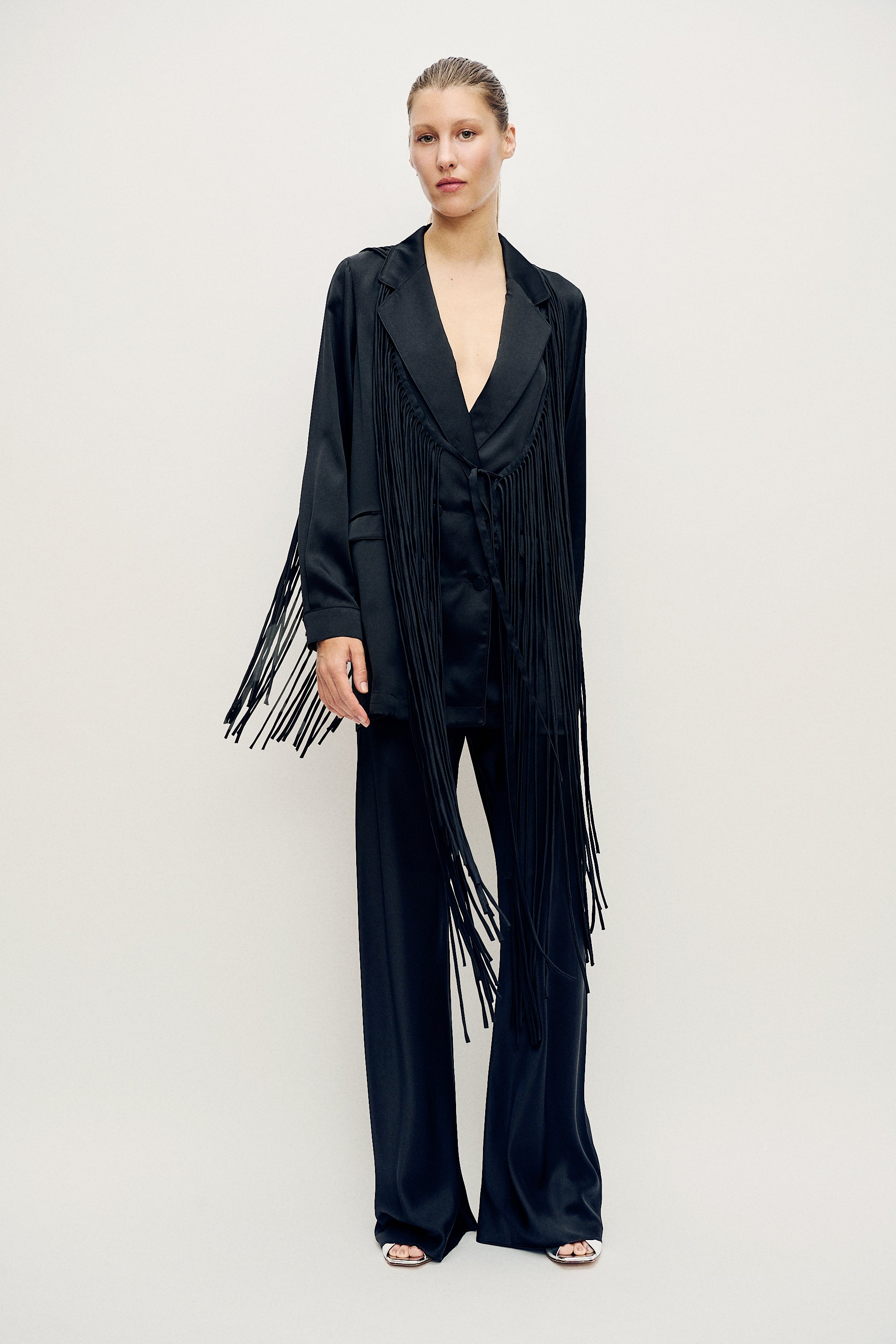 FRINGE WRAP BLACK