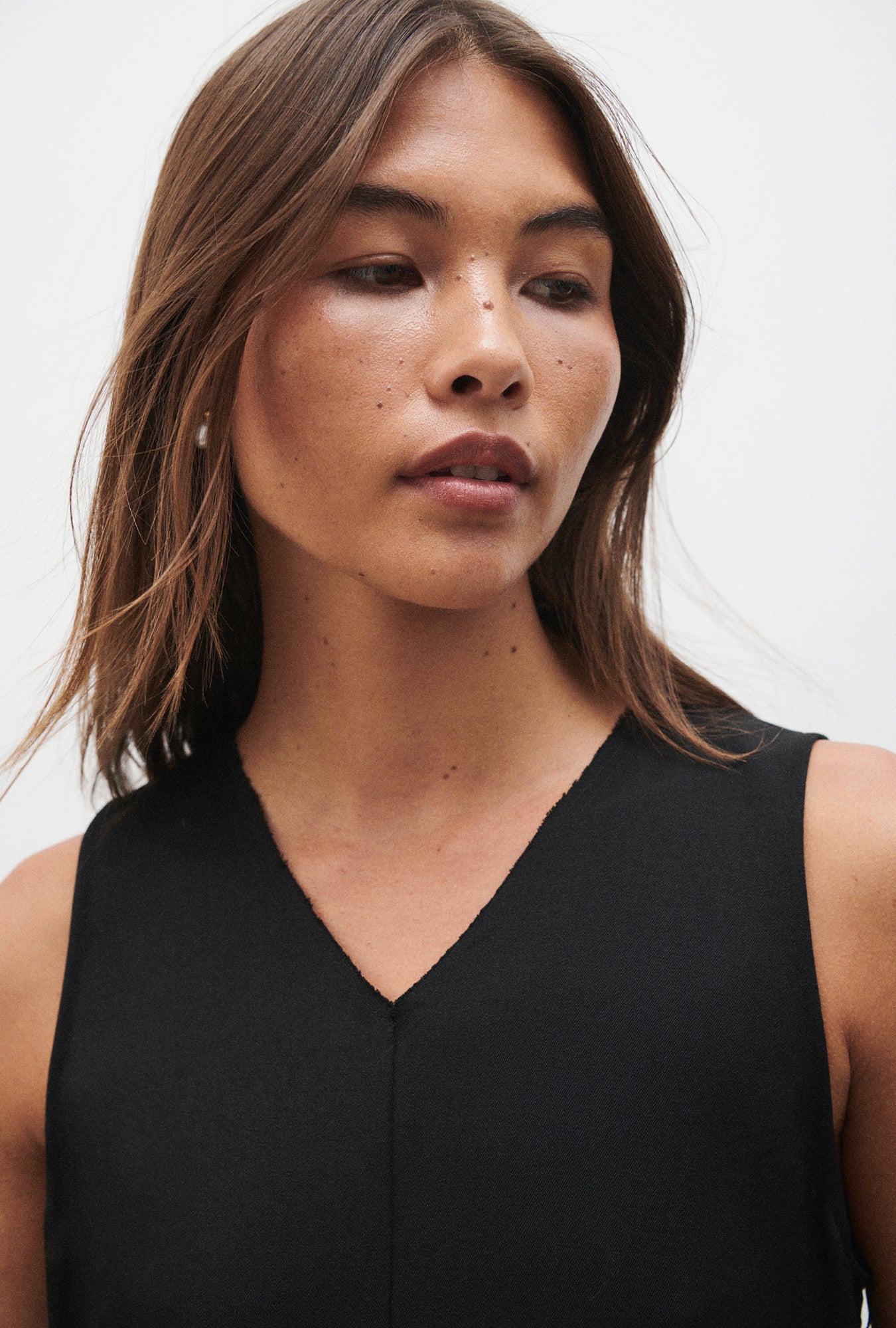 WOOL V NECK SLEEVELESS DRESS BLACK