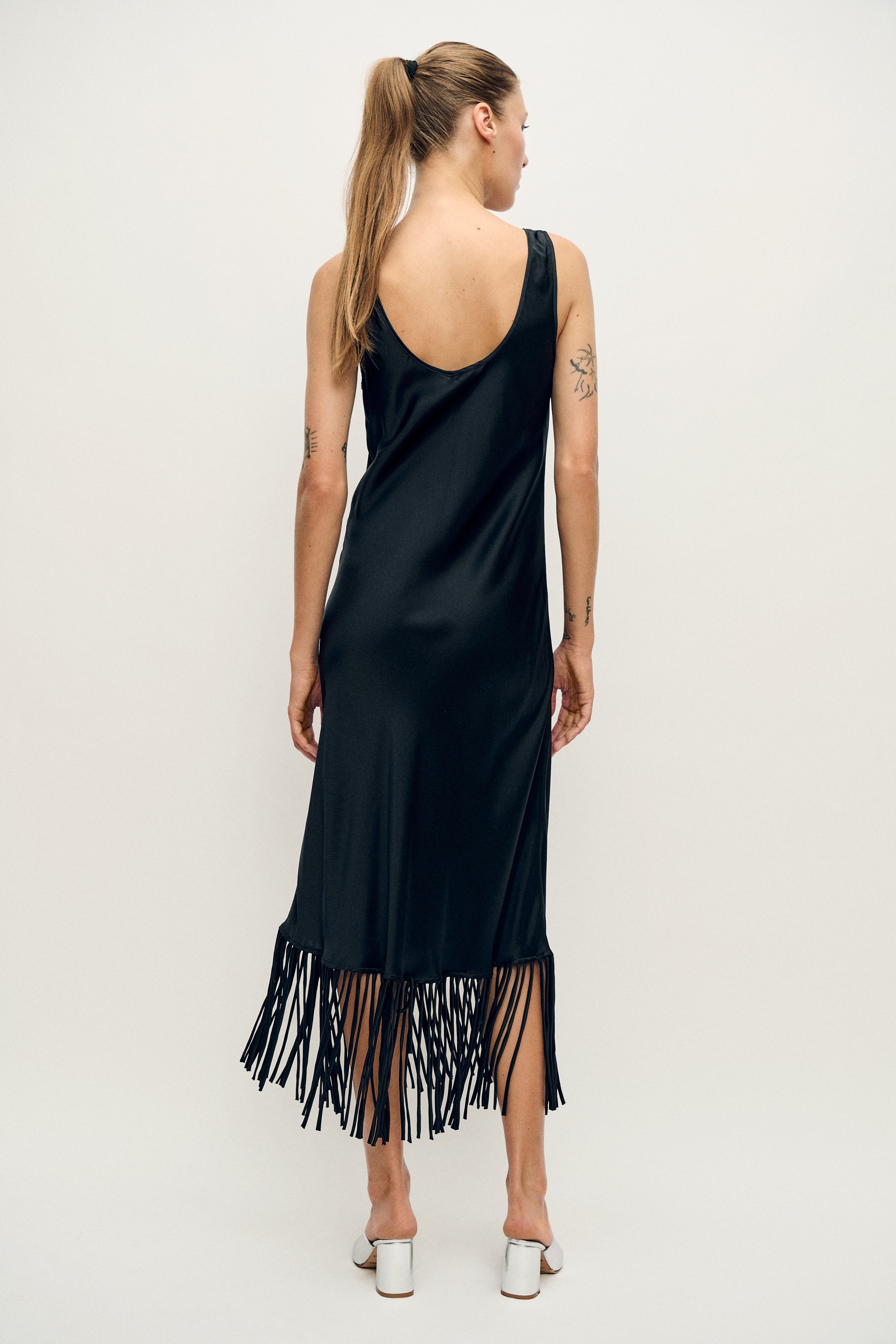 FRINGE SCOOP NECK DRESS BLACK